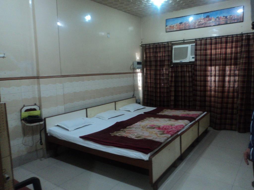 Hotel Jyoti Varanasi Exterior photo